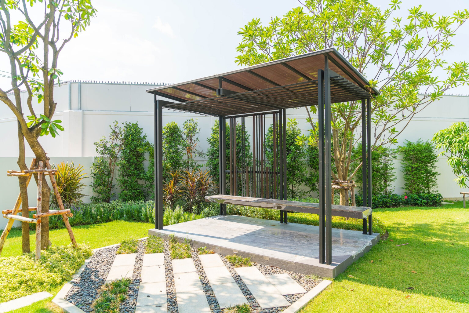 Instalación de pérgola de lamas orientables de aluminio en Fuenlabrada.